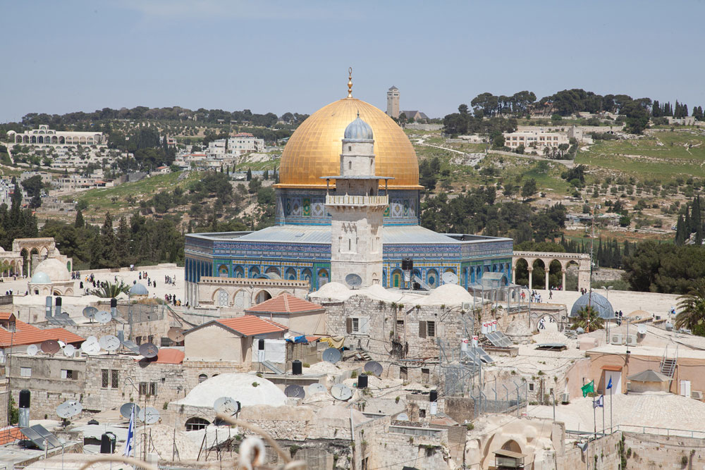 הר הבית נשקף מגג הבית הקטן, 70 מ''ר שטחו בסך הכל, שנמצא ברובע היהודי בירושלים. המבט הפנורמי פתוח לכל הצדדים (צפו בסרטון) ביתו של מוטי בן חורין הרובע היהודי בירושלים