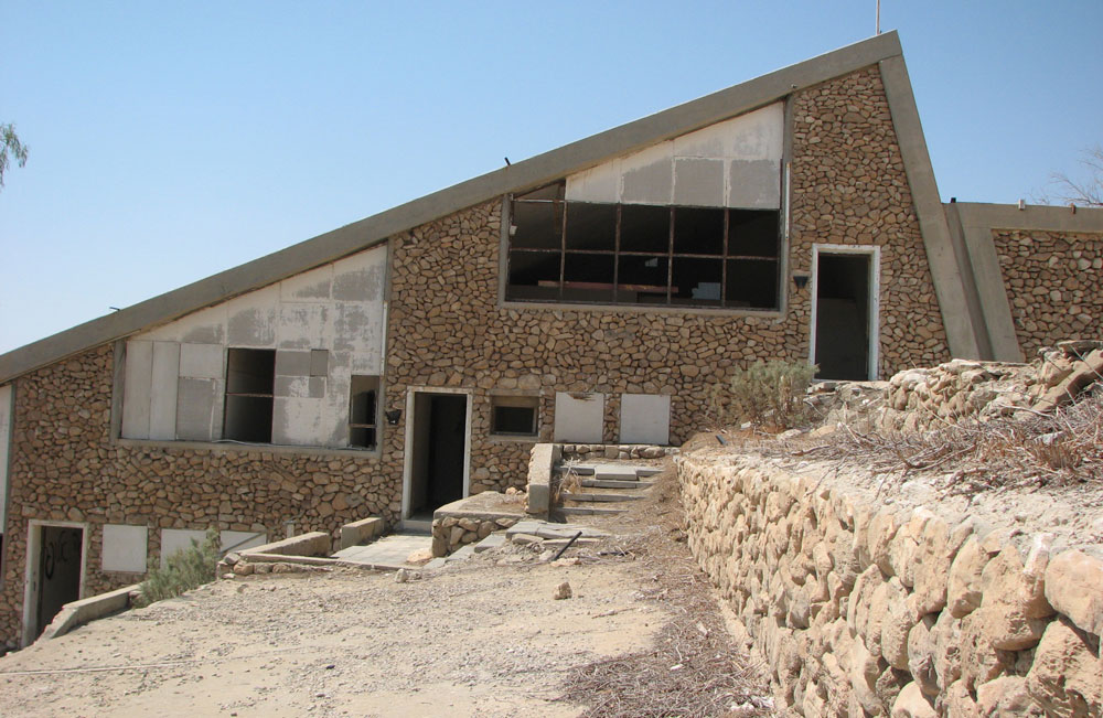 בית היוצר מבנים נטושים