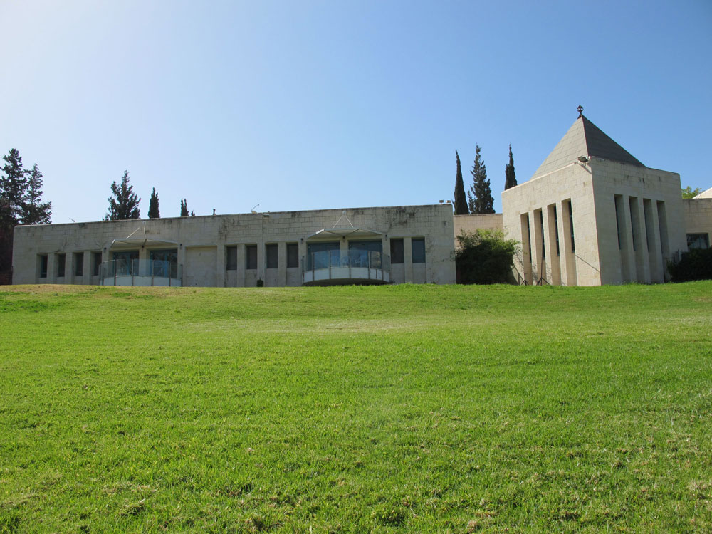סיור בעמק הירדן חזית צפונית של בית גבריאל המשקיפה על הכינרת