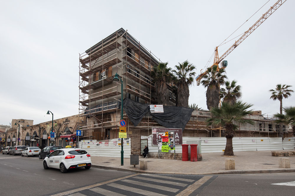 מלון הפאר יכלול כ-100 חדרים וסוויטות המציעים מבט ישיר לקו המים, ולאורחים יוצעו גם ספא, מסעדה, בריכת שחייה ועוד בניין הקישלה יפו