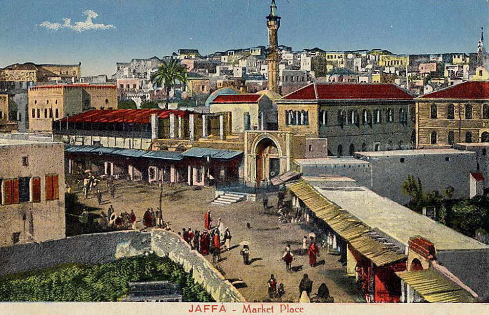 בניין הקישלה, שהופך עכשיו לבית מלון, נבנה על חורבות מבצר צלבני. מסגד מחמודיה הצטרף אליו ב-1812 וצריחו הוגבה ב-1880, כדי שהבנייה בכיכר השעון לא תסתיר אותו בניין הקישלה יפו היסטוריות
