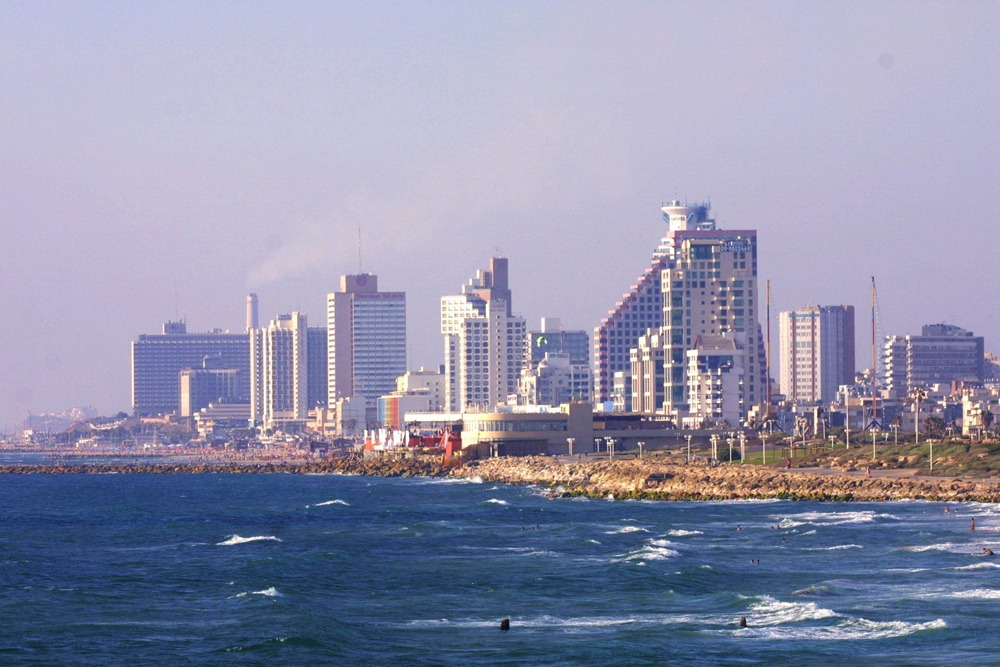 קו החוף תל אביב 2001