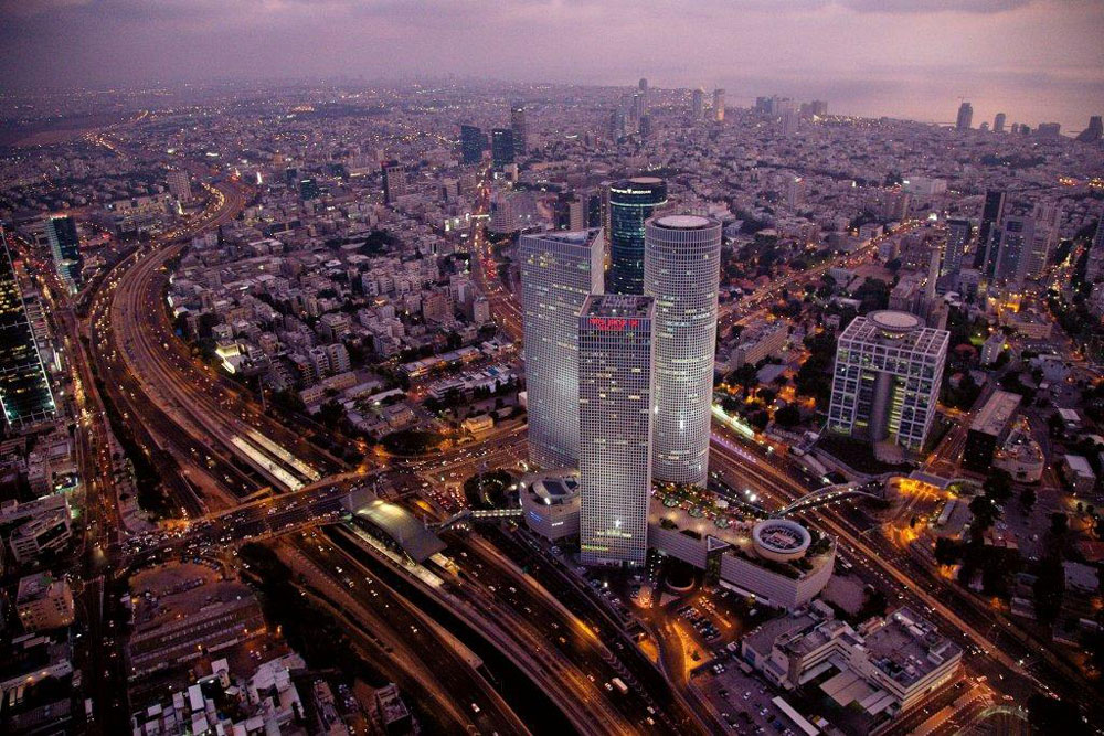 ''מרכז השלום'' שהפך ל''מרכז עזריאלי'' שהפך לסמל הסטטוס של תל אביב: שלושה מגדלים (בעתיד ארבעה) עם קניון וחניון ענק דוד עזריאלי מרכז עזריאלי תל אביב