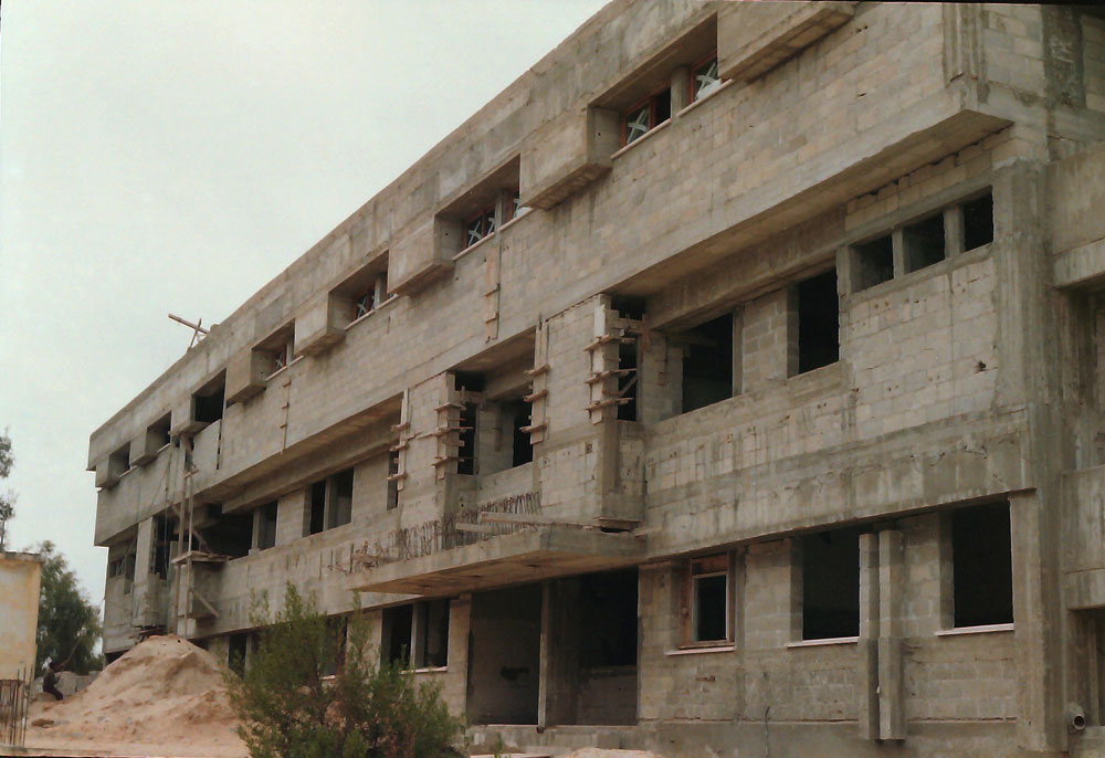 בניית שיפא, בתמונה שצילם האדריכל גרשון צפור בעצמו. בית החולים המנדטורי התרחב מאוד מאז מלחמת ששת הימים בית החולים שיפא גרשון צפור