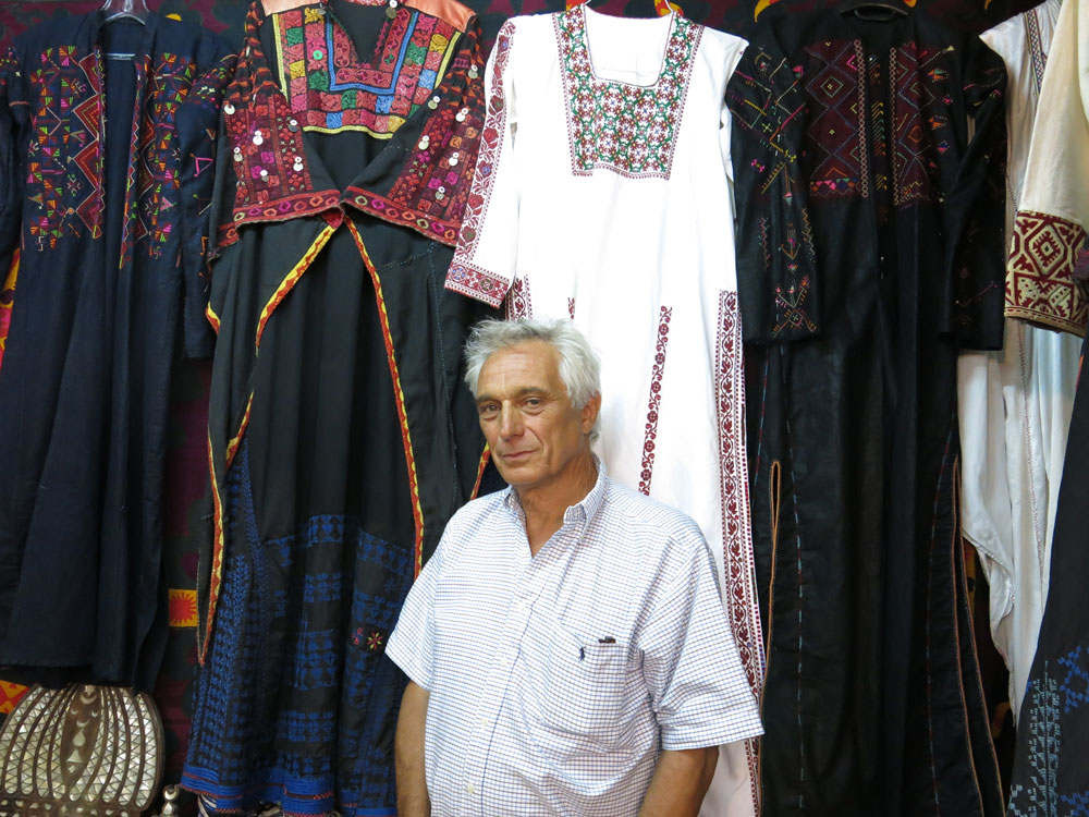 מנואל קליידמן אספן אוסף לבוש פלסטיני מוזיאון תערוכה