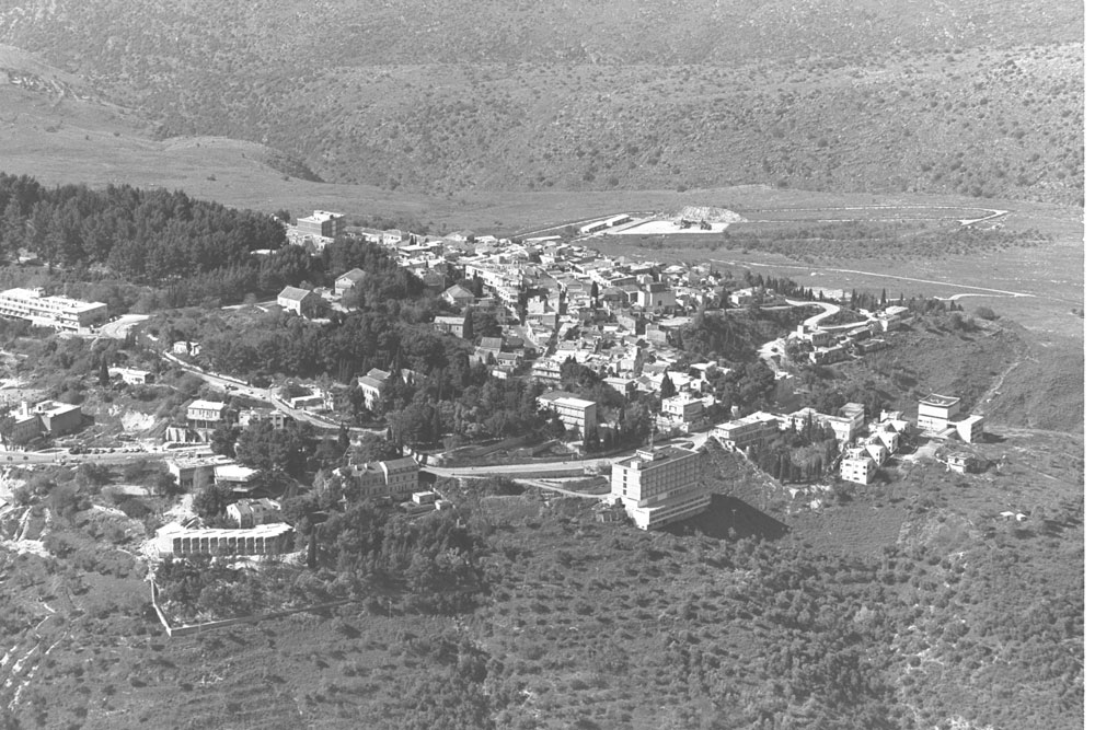 צילום אוויר של מתחם בית בוסל משנות ה-70. המכללה רכשה את בית בוסל עצמו לפני חמש שנים, והחליטה להסב אותו לשימושים אקדמיים בית בוסל המכללה צפת