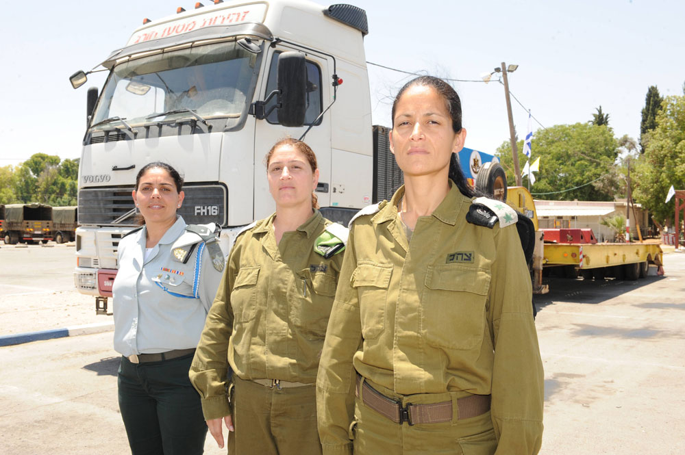 מאיה ויצמן (מימין), איילת פרש וליאת בן אבו. מאיה ויצמן איילת פרש ליאת בן אבו