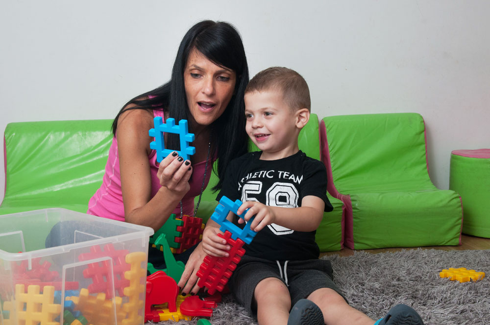 לאשה אמא גננת שירי אורון- טל