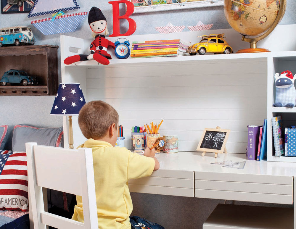 סידור שולחן כתיבה חדר