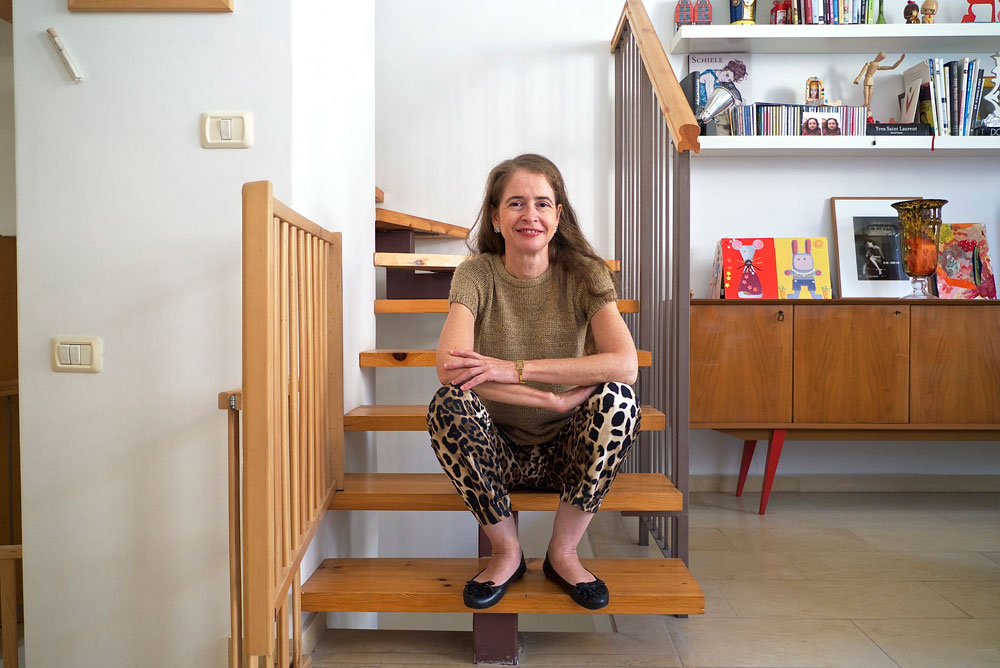 אליאן סטולרו בביתה. ''רכשתי את הדירה כיוון שמאוד אהבתי את החלוקה שלה'' פרויקט אושפיזין סוכות בתים מעצבי אופנה אליאן סטולרו