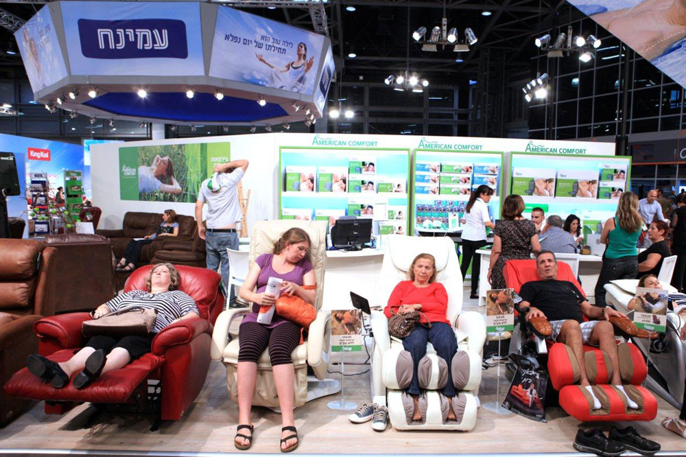 פרס התצוגה הוא 30 אלף שקלים והזכות לבחור מיקום בשנה הבאה. רזגור גם יחלק תעודות לחברות שיציגו את הקולקציות החדשות שלהן לשנת 2014, במקום עודפים ופריטי ''סוף עונה'' תערוכת ריהוטים 2012