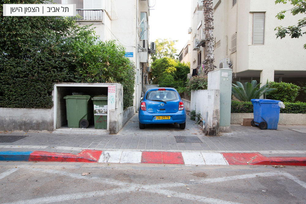 במרכז ת''א יש ניסיונות כאלה ואחרים להפריד נייר למכלים כחולים, אבל התכנון המקורי של העיר לא חשב על כך, וברחובות מסוימים כבר ויתרה העירייה ועברה למכלי איסוף ענקיים שמכערים וחוסמים את ההליכה פחי זבל מיחזור הצפון הישן