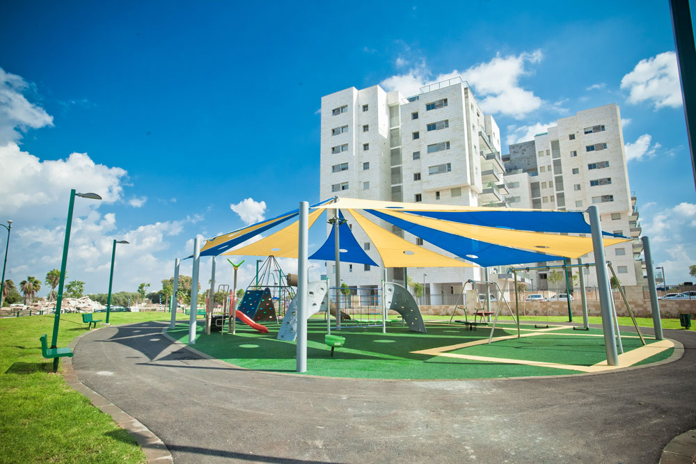 מתקני השעשועים נלקחו מאותו מפרט, שמתאים לתינוקות ומשעמם ילדים ובני נוער. רחובות הצעירה שכונות גנריות רחובות הצעירה