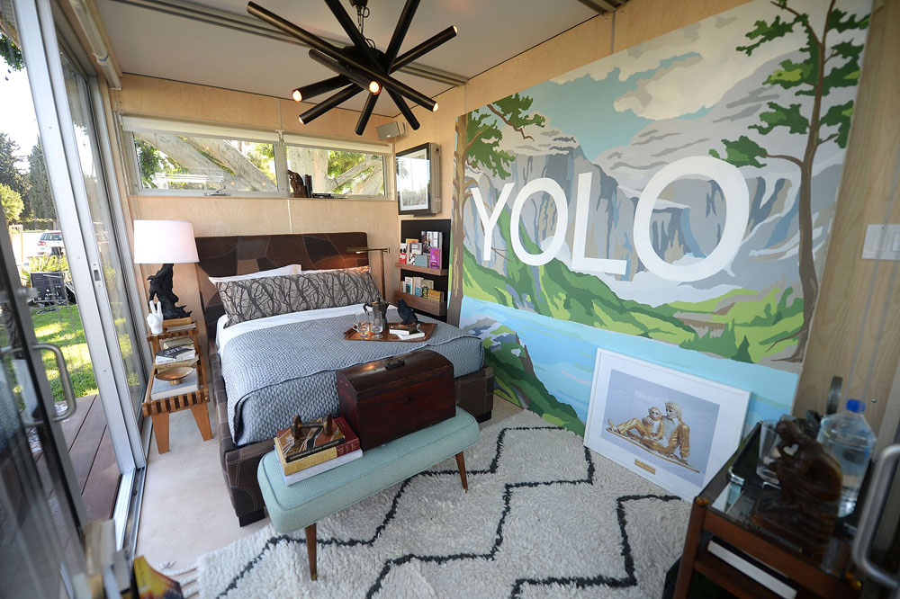 פופ אפ Airbnb ג'יימס פרנקו
