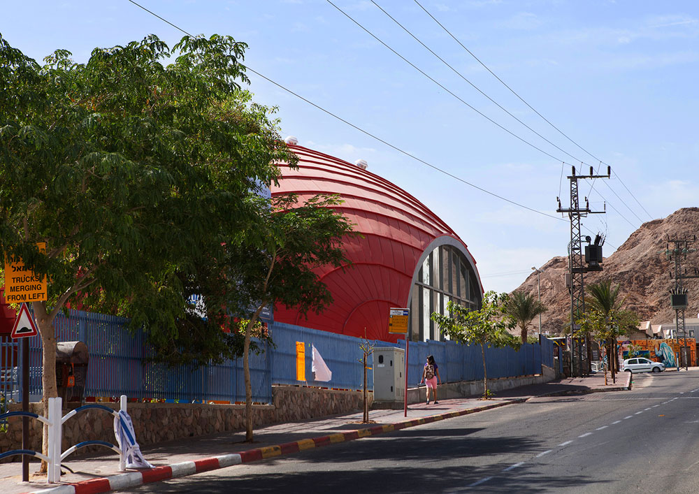 ועכשיו רואים אותו בבירור מהמטוס לקראת הנחיתה בשדה התעופה של אילת. השקעה, תרומת מפעלת הפיס: 13 מיליון שקלים אולם ספורט צאלים אילת