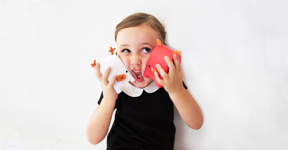 דרך Toy Mail אפשר להחליף הודעות עם הילדים, מבלי לחבר אותם למסך הטלפון. זוהי מעין תיבת דואר קולי בצורת חיות שונות, שמחוברת לסמארטפון של ההורה ומאפשרת גם להחזיר לו מענה לשימוש הבלוג בלבד טננבאום חזן סמארטפון אפליקציות