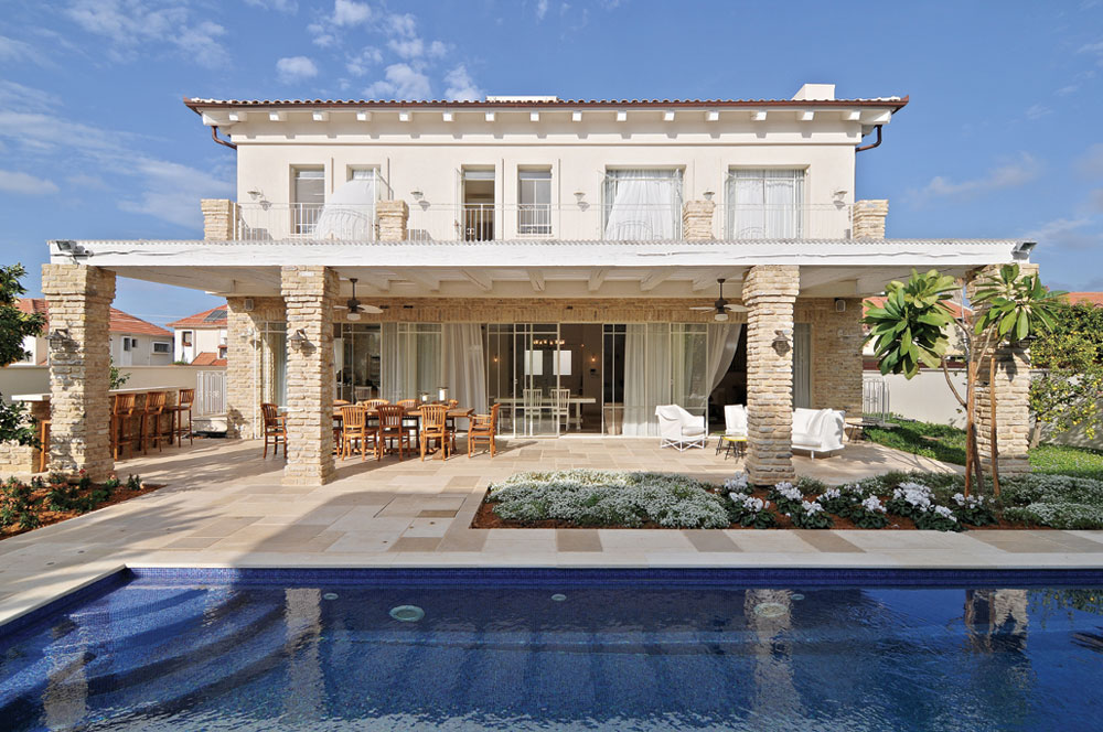 לשימשו סטייליסט בלבד סטייליסט לאשה טוסקנה בשרון