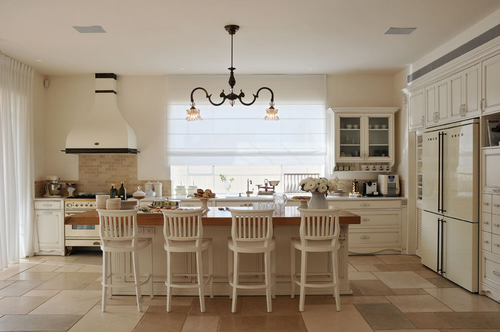 לשימשו סטייליסט בלבד סטייליסט לאשה טוסקנה בשרון