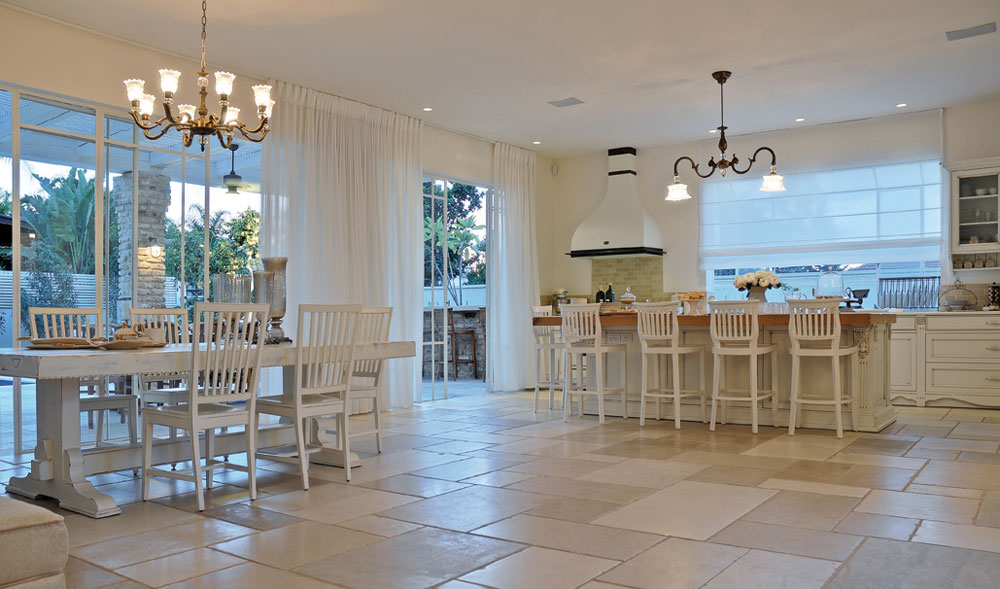 לשימשו סטייליסט בלבד סטייליסט לאשה טוסקנה בשרון