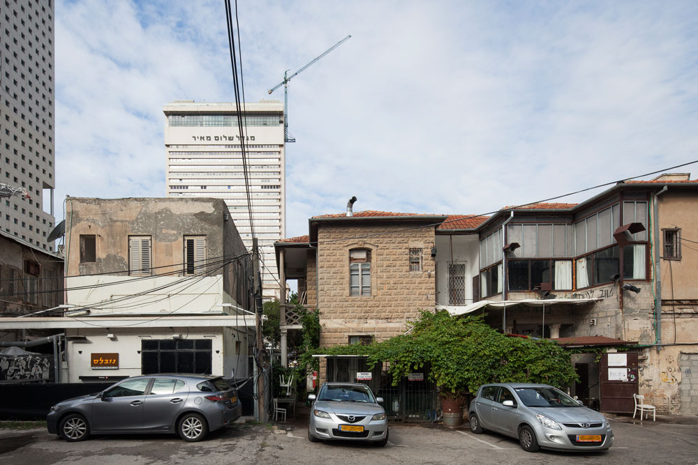 כאן, בפינת הרחובות הרצל ורוטשילד, נותר מקבץ של 5 בתי מייסדים. פרויקט ''רוטשילד 10'' מבקש להעמיד כאן מגדל בן 28 קומות, בכיכובו של מלון ריץ רחוב הרצל רוטשילד מגדל שלום יהודה הלוי מגדל מאיר שלום