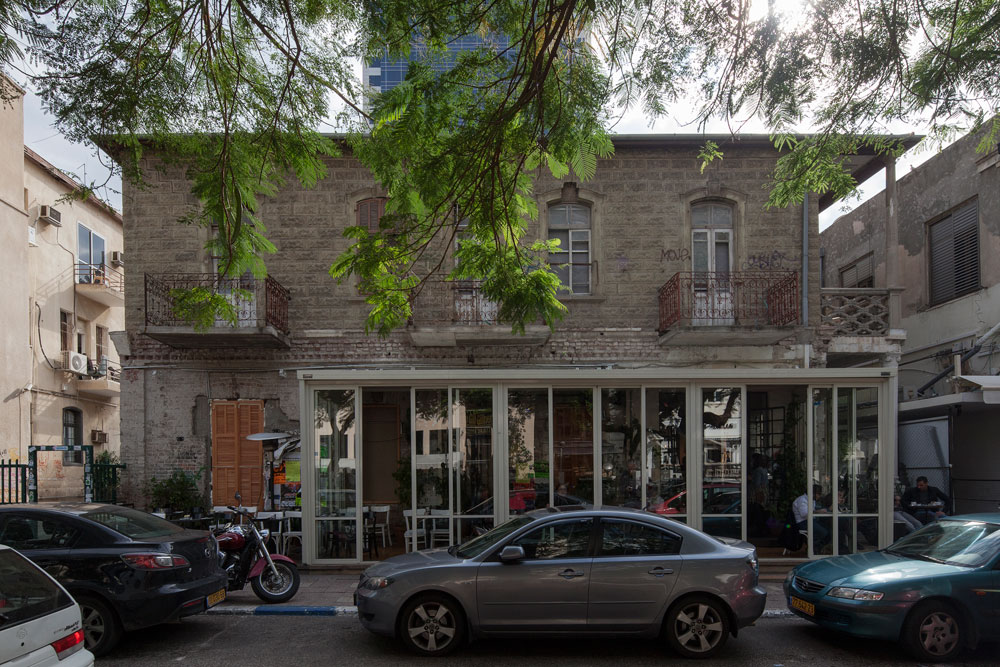 אחד הבתים משמש בשנים האחרונות את הבר-מסעדה ''רוטשילד 12'', אחד הפופולריים ביותר בתל אביב. היזמים והאדריכל מסרבים למסור כל פרט מזהה על הפרויקט המתוכנן, שעדיין לא קיבל היתרי בנייה רחוב הרצל רוטשילד מגדל שלום יהודה הלוי מגדל מאיר שלום