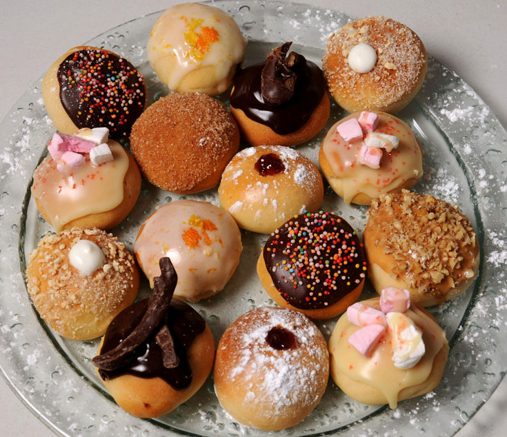 לשימוש הכתבה בלבד סופגניות בישול בזול עם מילויים שונים