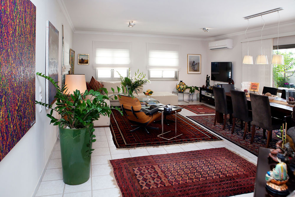 בארון של דליה מזור סודות מחדר הארונות