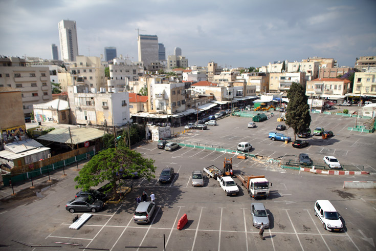 שוק בצלאל, היום. כל זכות קיומה של תל אביב היא בהיותה מקום שמקבל הכל, מסביר פניו לכל ומאפשר הכל. כל זה עומד להתבטל : שוק בצלאל
