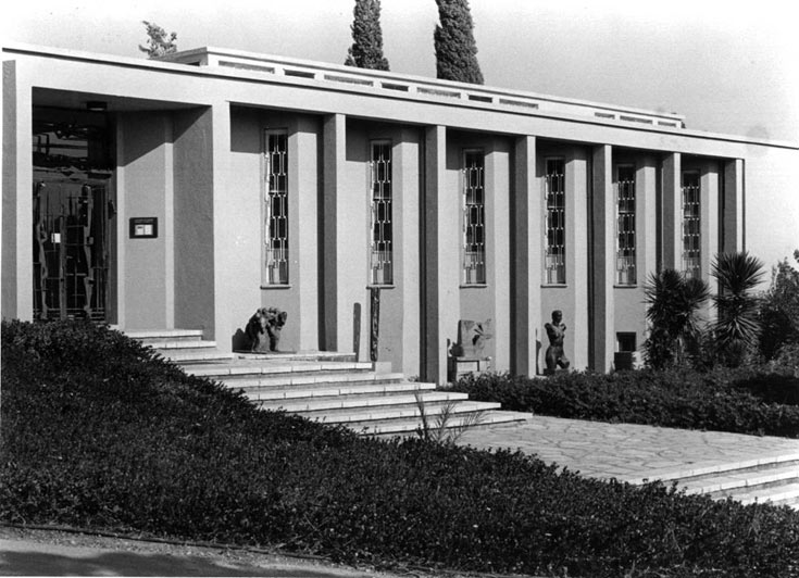 המשכן לאמנות בעין חרוד, בתכנון שמואל ביקלס, 1948. משחקי אור באולמות התצוגה משכן האמנויות בעין חרוד שימור העמק