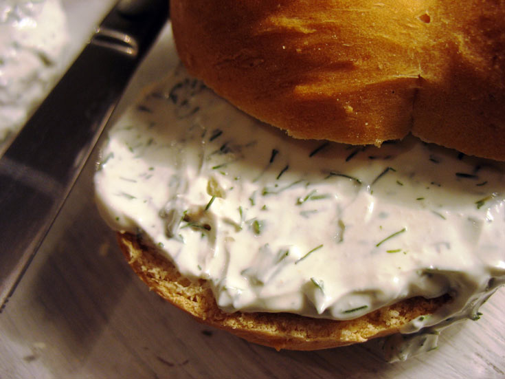 לחמנייה עם גבינת שמנת