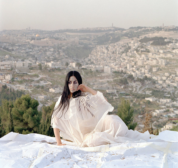 ג'וזף דדון, ''ציון''. רונית אלקבץ מחליפה שמלות רונית אלקבץ שמ לה שמלה