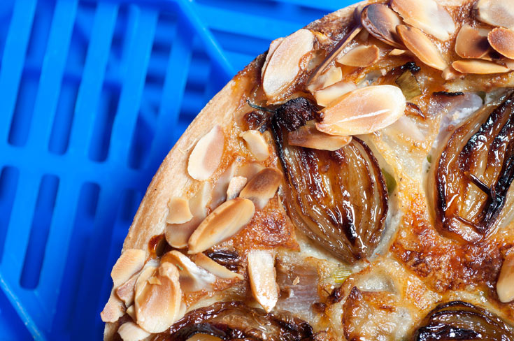 קיש בצל עם שקדים