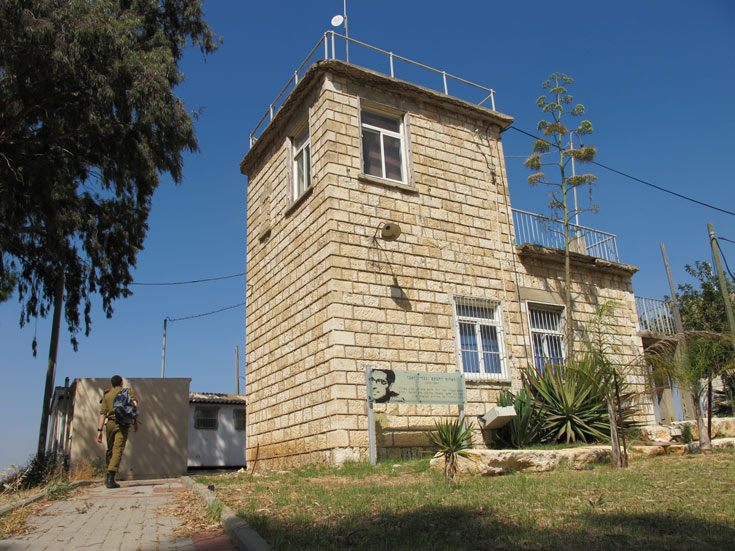 בשיתוף פעולה עם המועצה שימור אתרים, נערכים סקרים במתקנים צבאיים שמכילים מבנים היסטוריים. מחנה רחבעם, השבוע פקער פיקוד העורף רמלה בסיס צבאי שימור צבאי HP