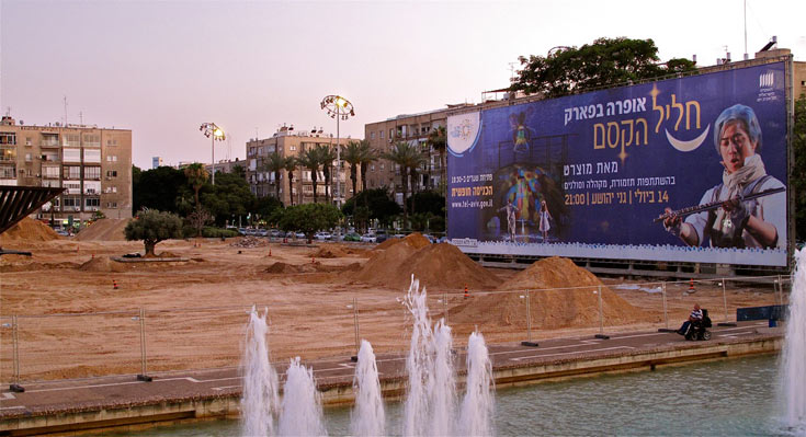 כשיקפצו למים בפעם הבאה שמכבי תיקח אליפות, או שישראל תזכה באירוויזיון, יצטרכו לחצות את דק העץ שיוצב כאן כיכר רבין