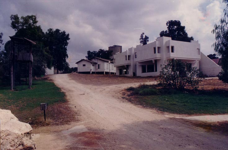 בית נעורים בתכנון רם כרמי 1984 קיבוץ חולדה 