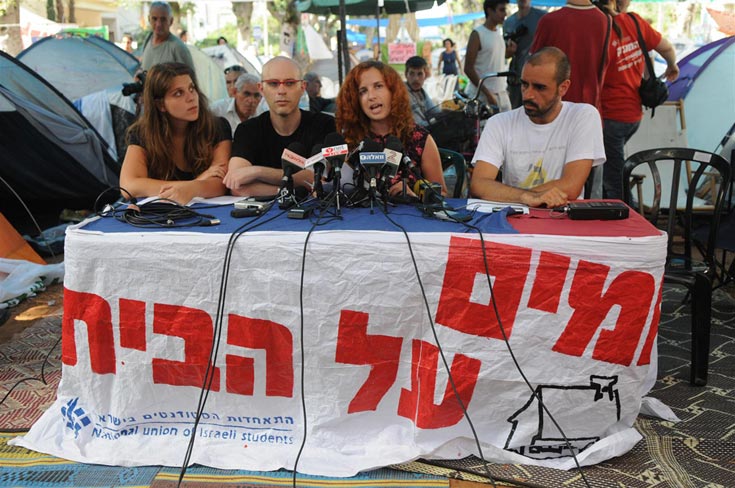 מובילי המחאה בשדרות רוטשילד בתל אביב. לא ראינו עדיין מאהל אדריכלים בשדרה, שלא לדבר על אדריכלים בכירים שינאמו שם מנהיגי מהפכת האוהלים יגאל שתיים סתיו שפיר דפני ליף רגב קונטס רוטשילד