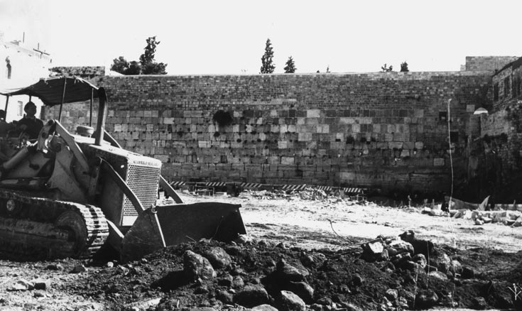 השכונה חוסלה במבצע-בזק שנמשך 3 שעות בלבד, בהחלטה מיידית של השלטונות לאחר מלחמת ששת הימים חיסול מוגרבים הכותל המערבי
