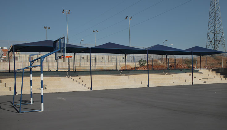 מגרש הכדורסל של ''מורשת נריה''. הפיתוח יושלם עד פתיחת שנת הלימודים בית ספר מורשת נריה גבעת שמואל